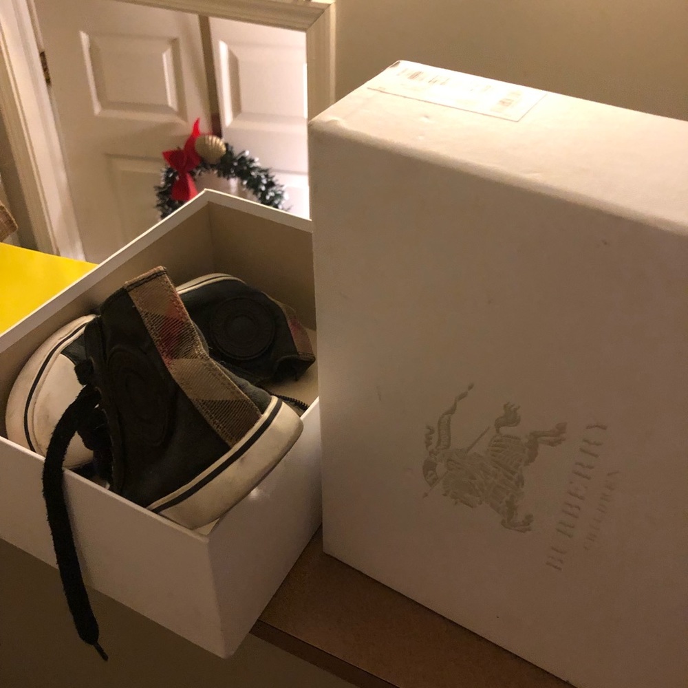 Burberry kids shoe